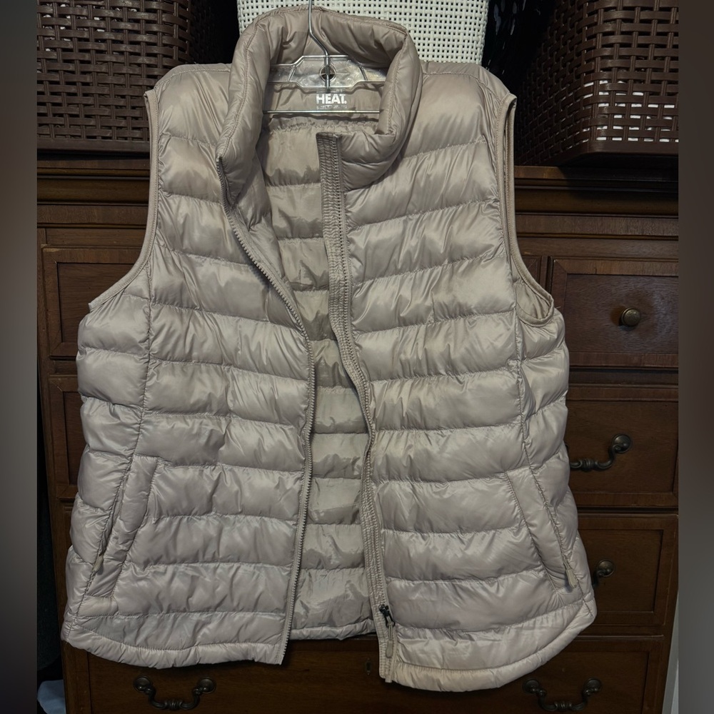 32 Degrees Women's Puffer Vest in Taupe